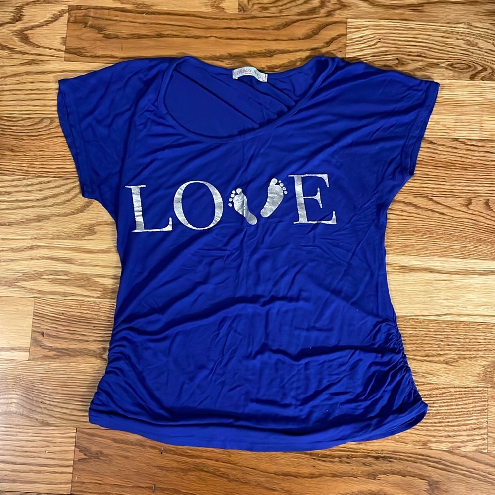 Robins Nest Brand Maternity Shirt. Size Small. Great Condition.